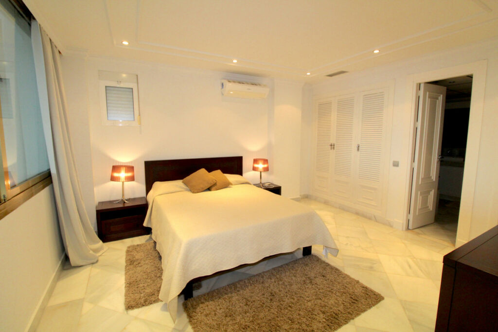 Ground Floor Apartment Puerto Banús Málaga - image 6