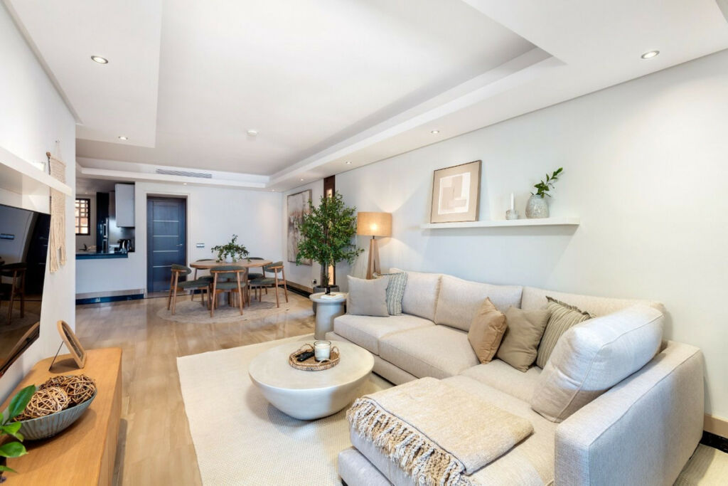 Middle Floor Apartment Estepona Málaga - image 6