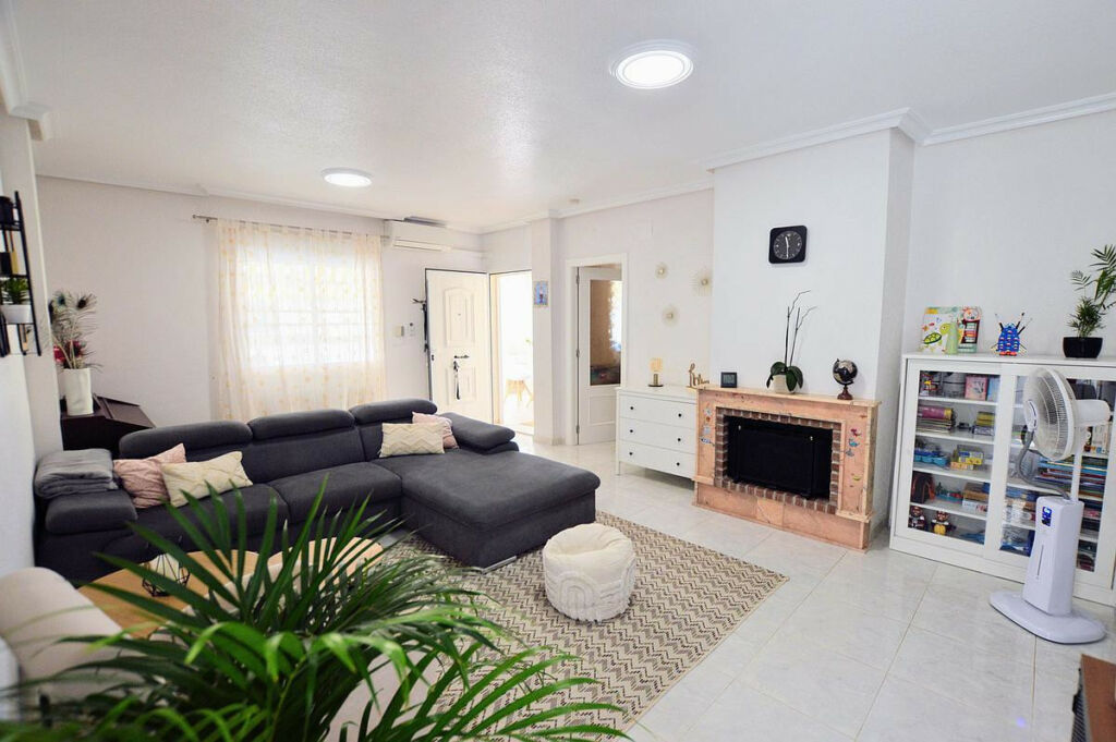Detached Villa Los Altos Alicante - image 6
