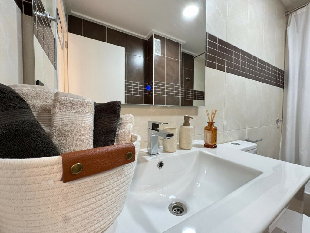 Middle Floor Apartment Torrevieja Alicante - image 6
