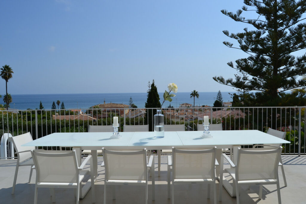 Detached Villa El Chaparral Málaga - image 6