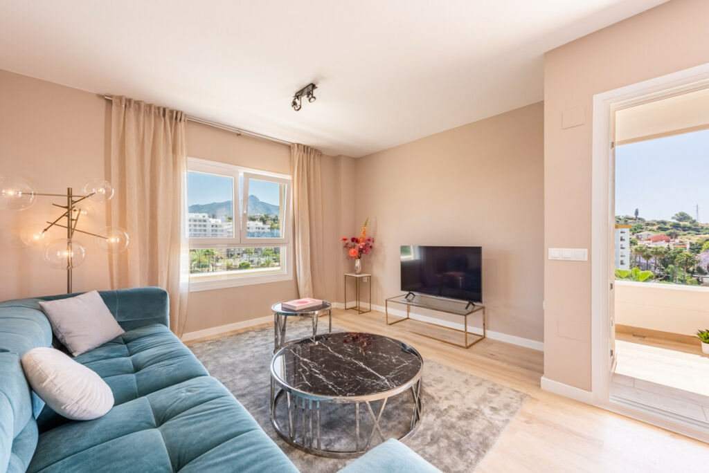 Middle Floor Apartment Nueva Andalucía Málaga - image 6