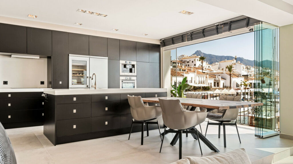 Middle Floor Apartment Puerto Banús Málaga - image 6