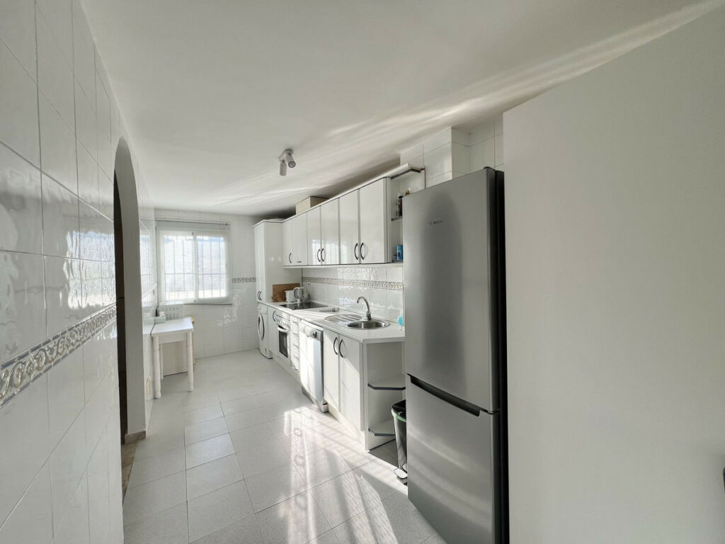 Middle Floor Apartment Calahonda Málaga - image 6