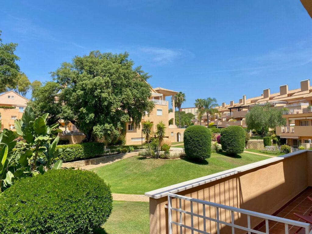 Middle Floor Apartment Marbella Málaga - image 6