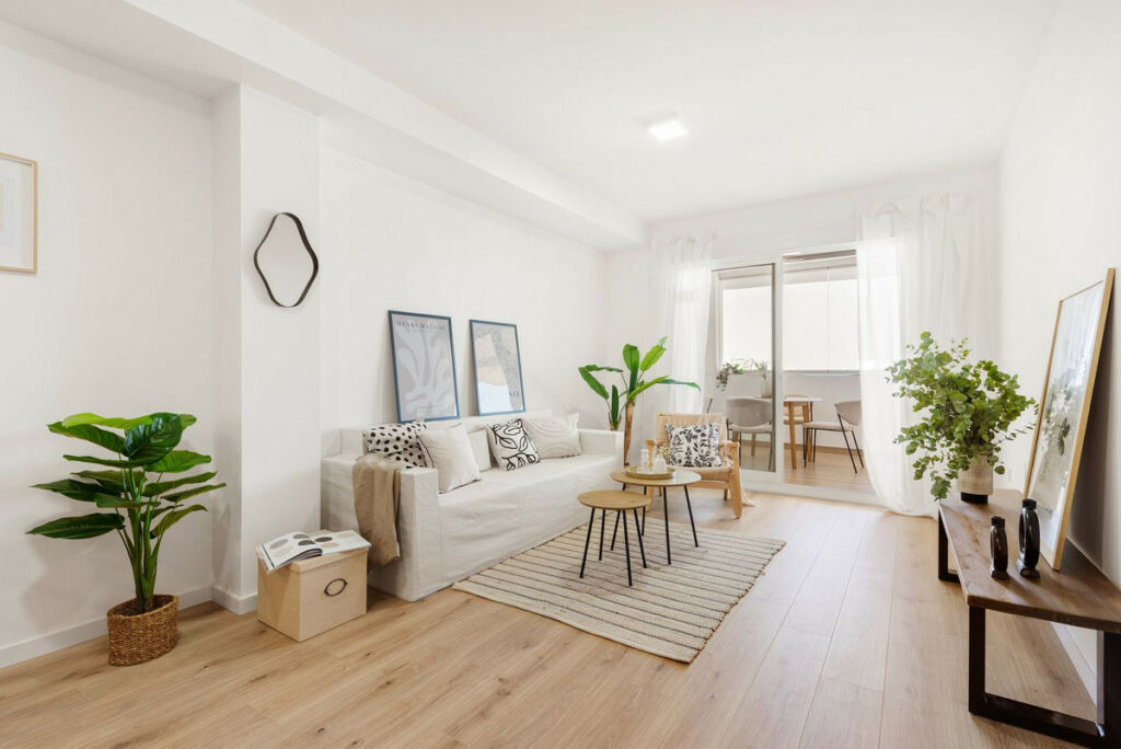 Middle Floor Apartment Carvajal Málaga - image 6