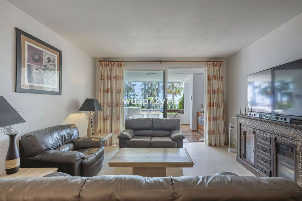 Ground Floor Apartment Nueva Andalucía Málaga - image 3