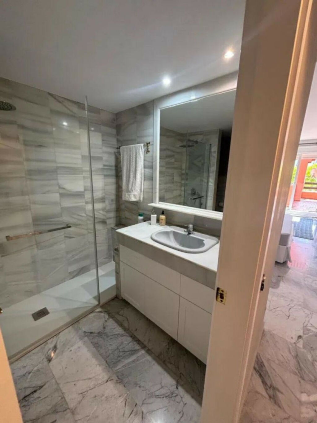 Middle Floor Apartment Marbella Málaga - image 6