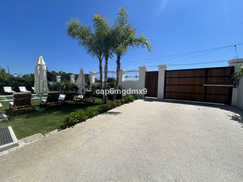 Detached Villa San Pedro de Alcántara Málaga - image 6
