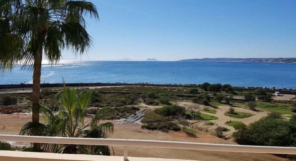 Middle Floor Apartment Estepona Málaga - image 6