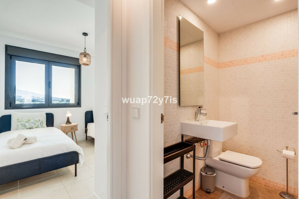 Middle Floor Apartment Selwo Málaga - image 17