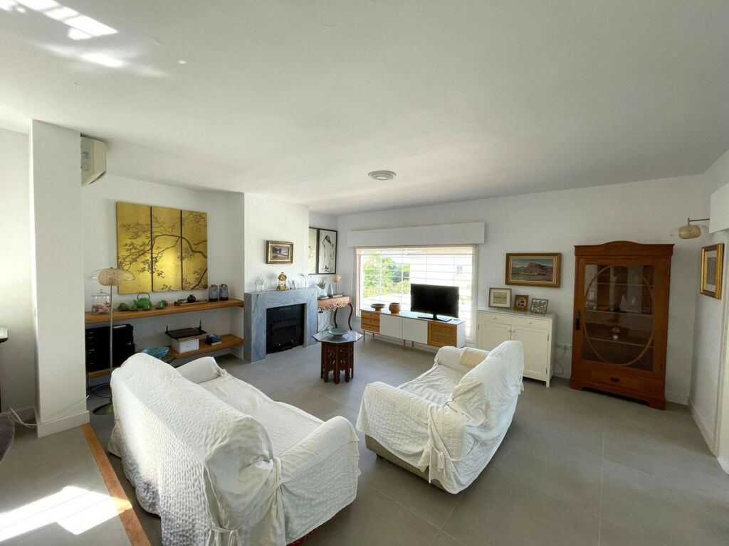 Detached Villa Estepona Málaga - image 6