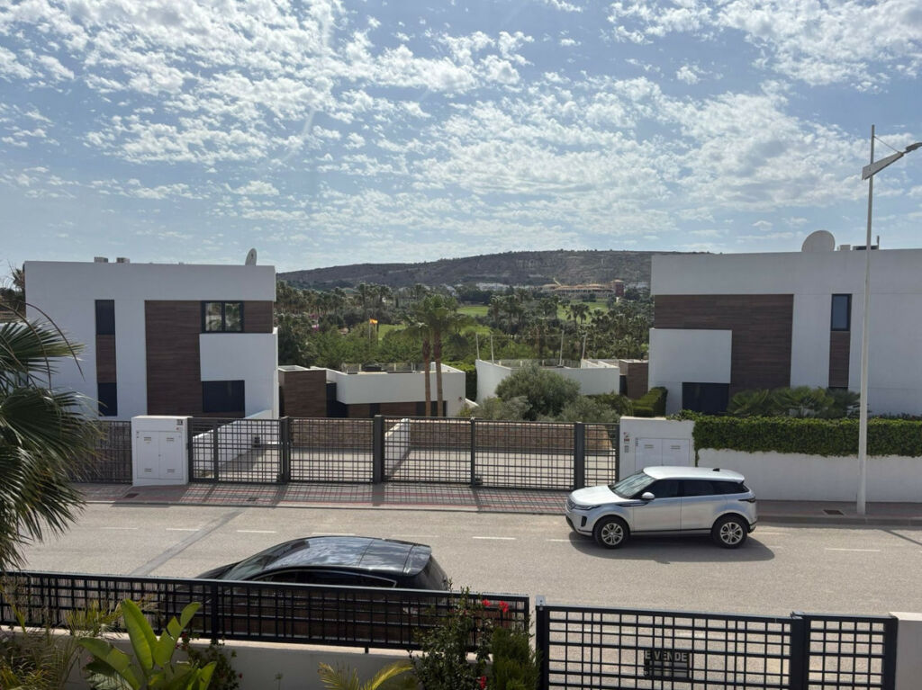 Detached Villa La Finca Golf Alicante - image 4