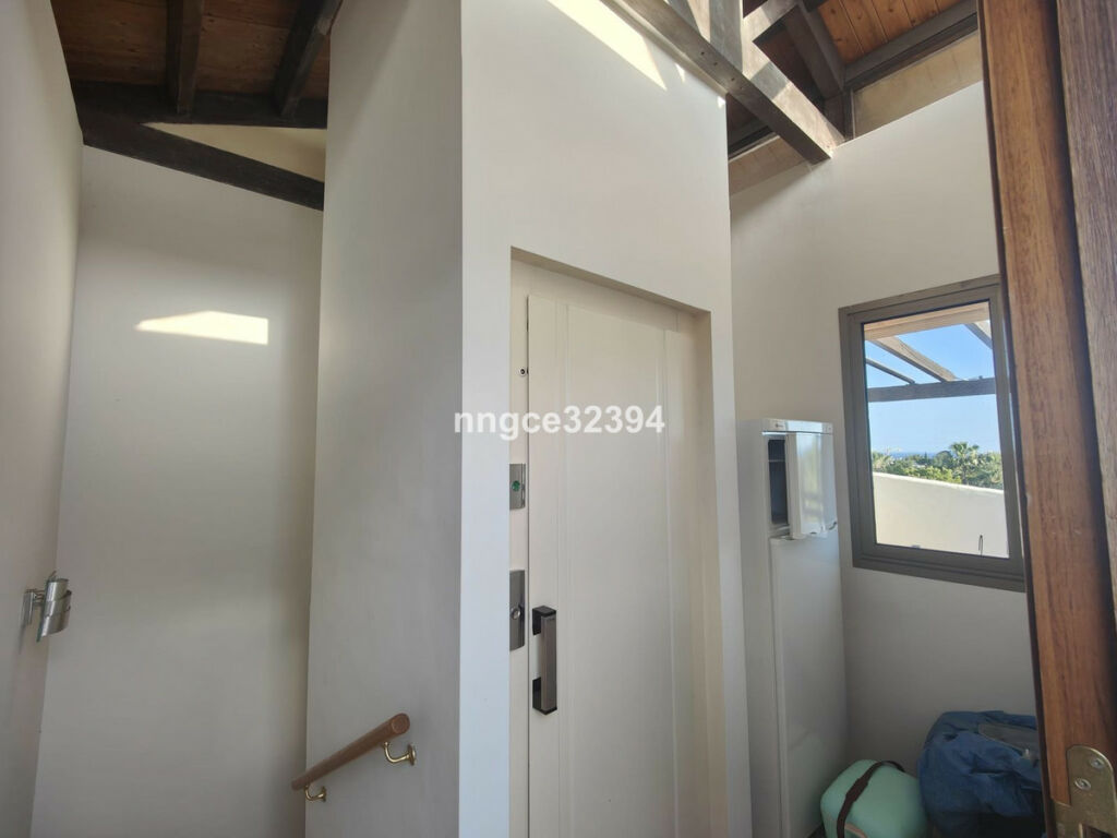 Townhouse Nagüeles Málaga - image 10