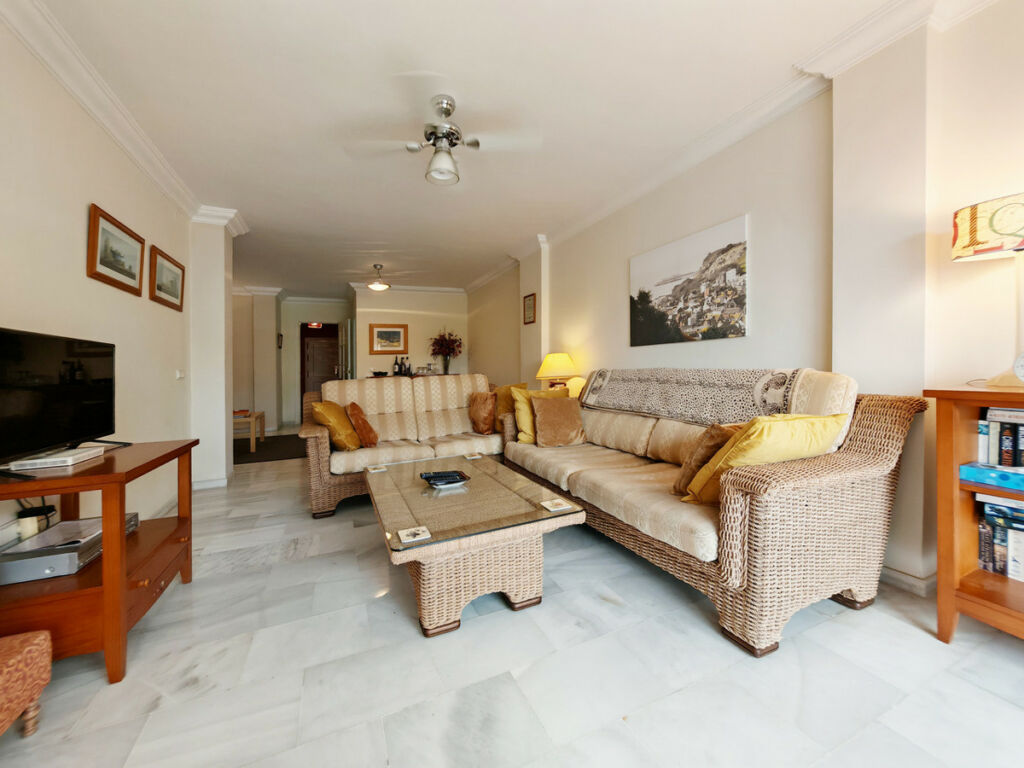 Middle Floor Apartment Elviria Málaga - image 6