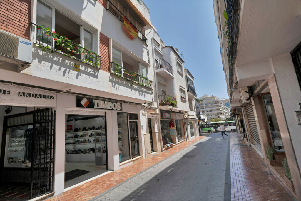 Middle Floor Apartment Marbella Málaga - image 6