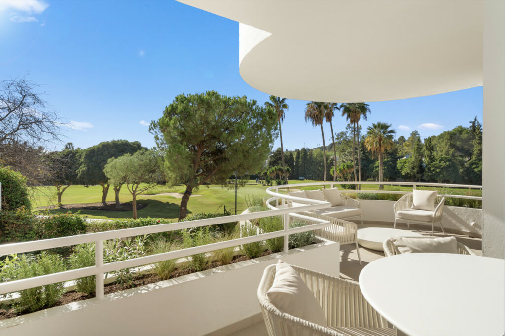 Middle Floor Apartment Nueva Andalucía Málaga - image 6