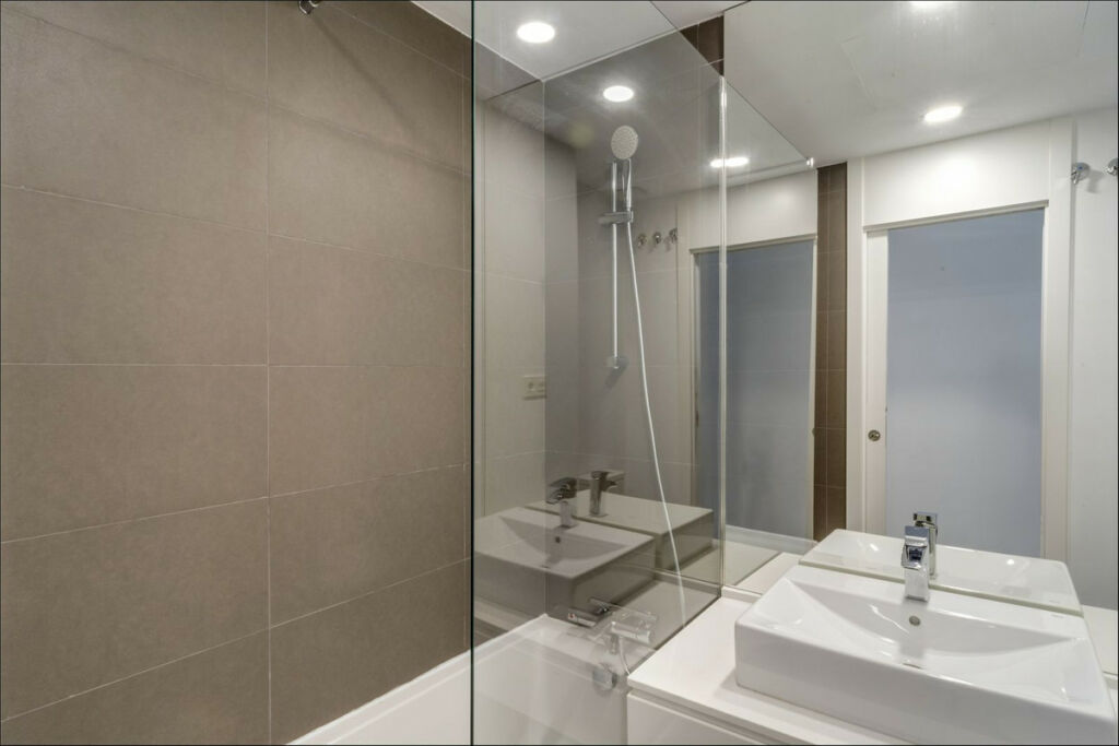 Middle Floor Apartment Cancelada Málaga - image 6