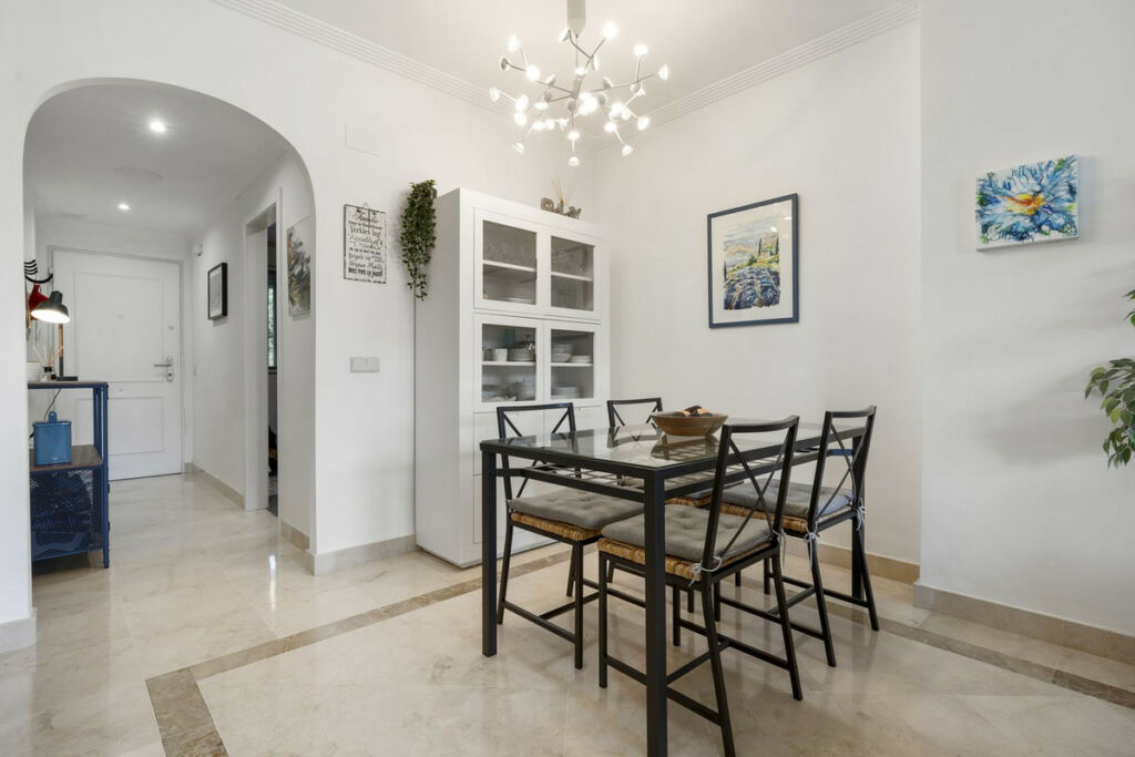 Middle Floor Apartment Calanova Golf Málaga - image 6