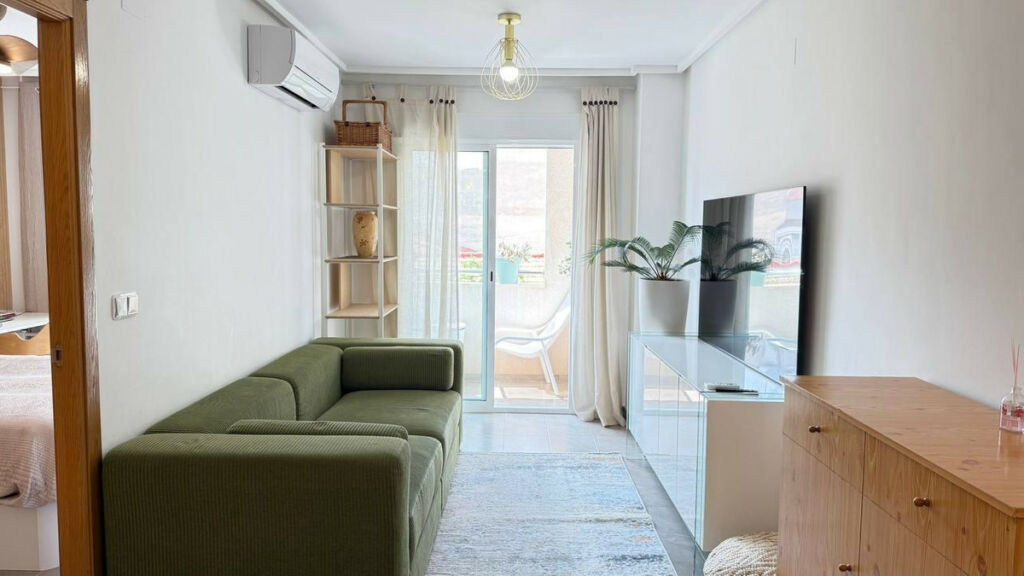 Middle Floor Apartment Torrevieja Alicante - image 6