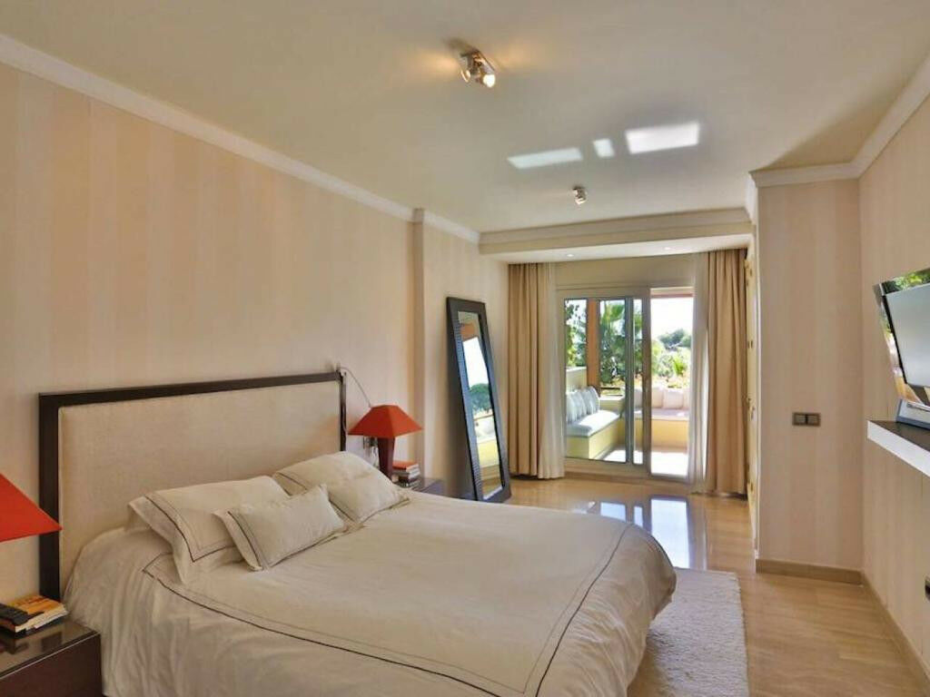 Ground Floor Apartment The Golden Mile Málaga - image 6