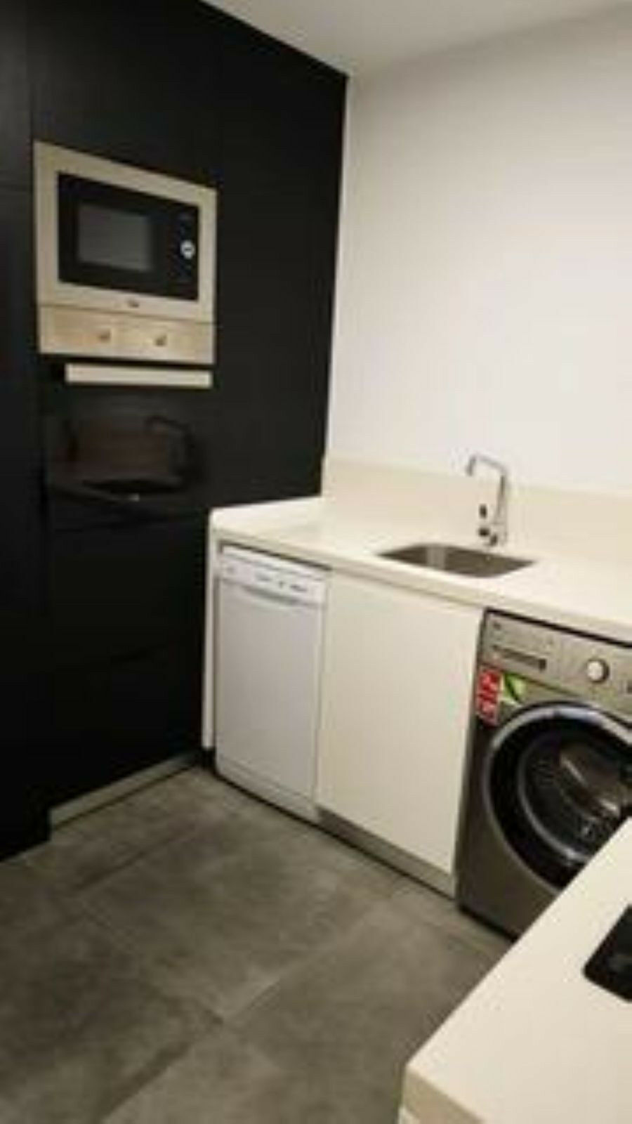Middle Floor Apartment Torrevieja Alicante - image 6