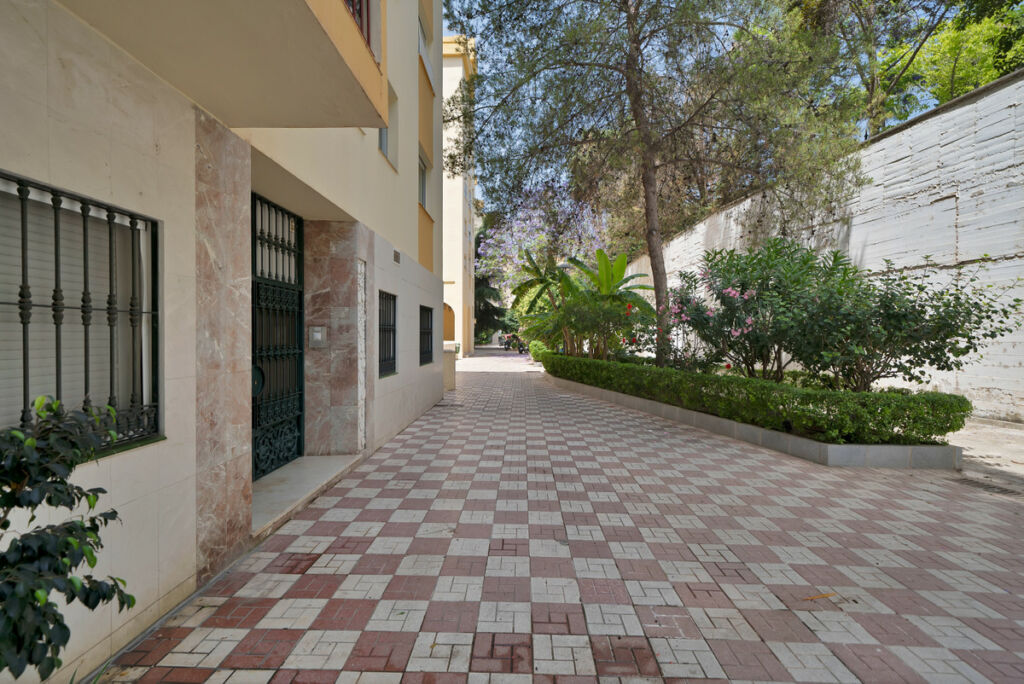 Middle Floor Apartment Marbella Málaga - image 6