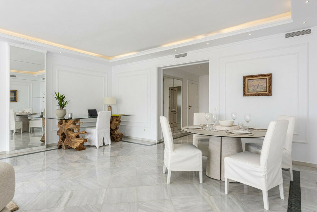 Middle Floor Apartment The Golden Mile Málaga - image 6