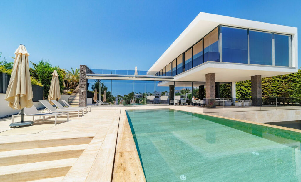 Detached Villa Nueva Andalucía Málaga - image 3
