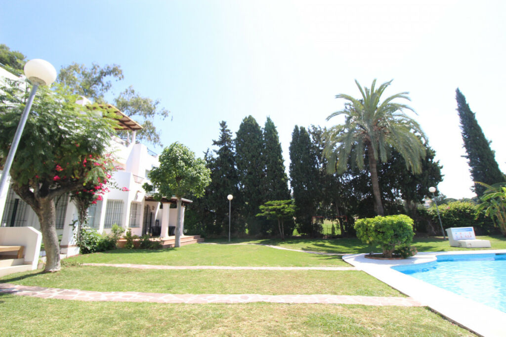 Townhouse Nueva Andalucía Málaga - image 12