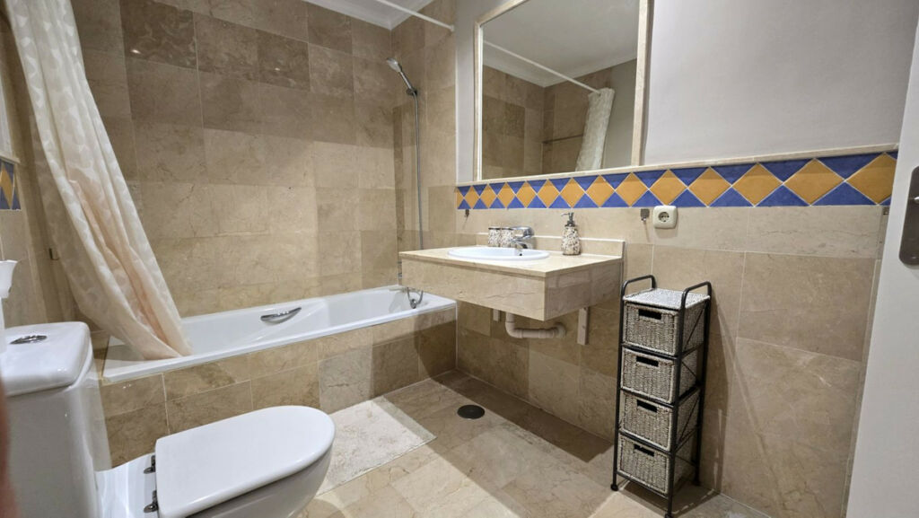 Middle Floor Apartment Aloha Málaga - image 8