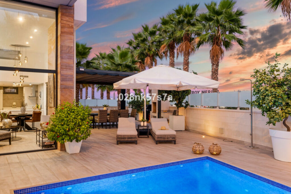 Detached Villa Lomas de Cabo Roig Alicante - image 7