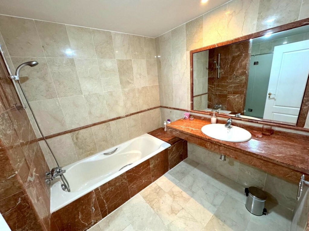 Middle Floor Apartment Hacienda del Sol Málaga - image 7