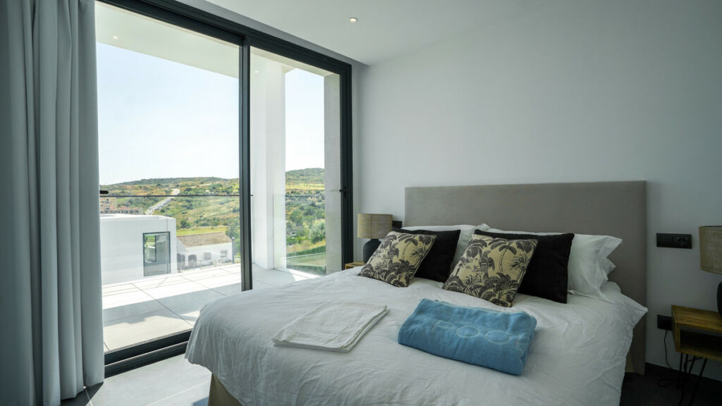 Detached Villa Estepona Málaga - image 7