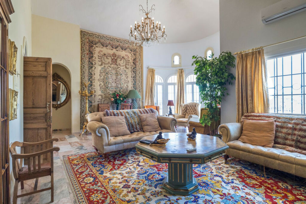 Detached Villa Estepona Málaga - image 9