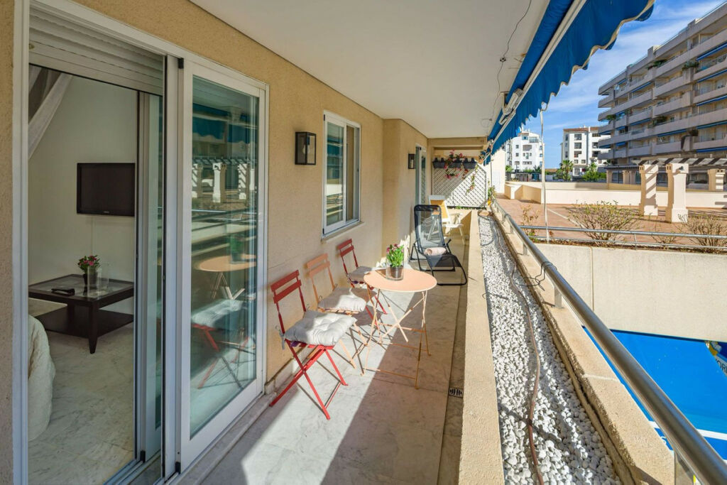 Middle Floor Apartment Puerto Banús Málaga - image 9