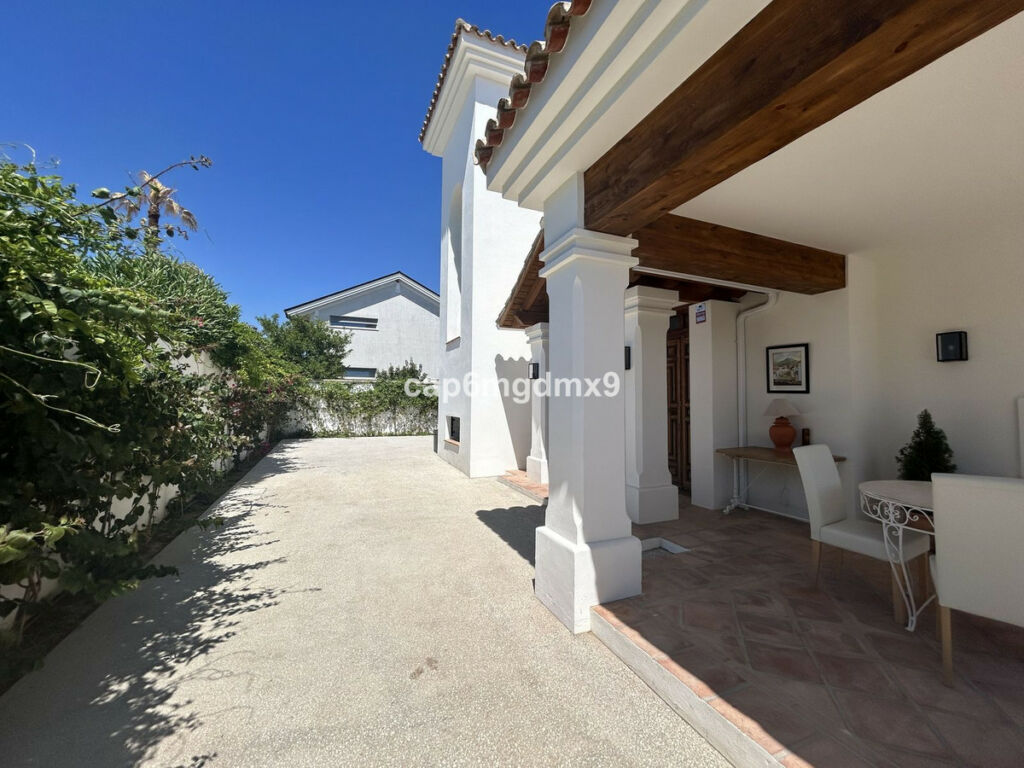 Detached Villa San Pedro de Alcántara Málaga - image 7