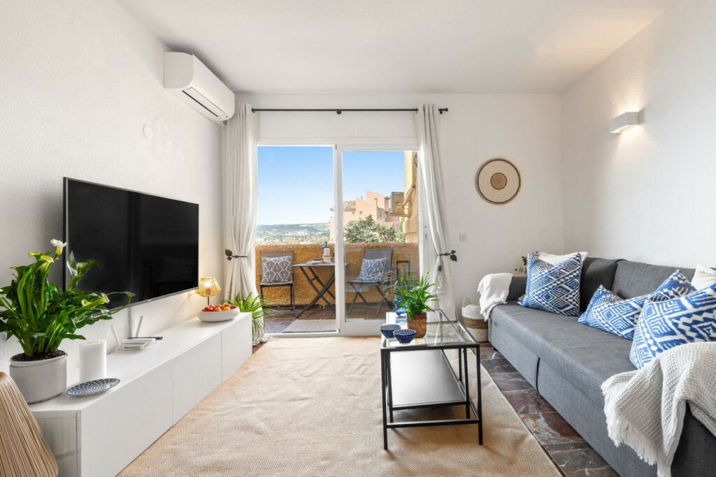 Middle Floor Apartment Estepona Málaga - image 7