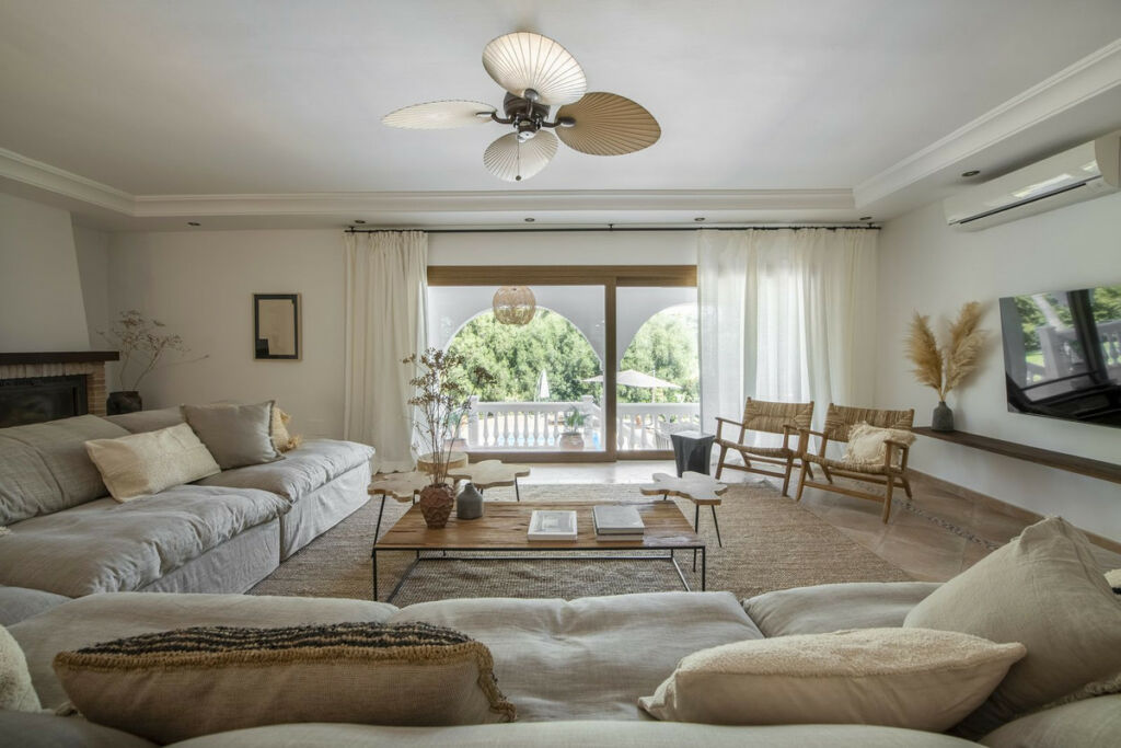 Detached Villa Estepona Málaga - image 7