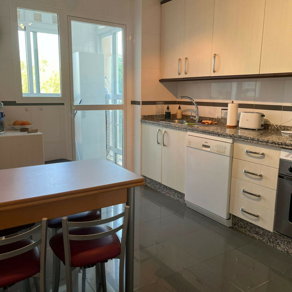 Middle Floor Apartment Estepona Málaga - image 7