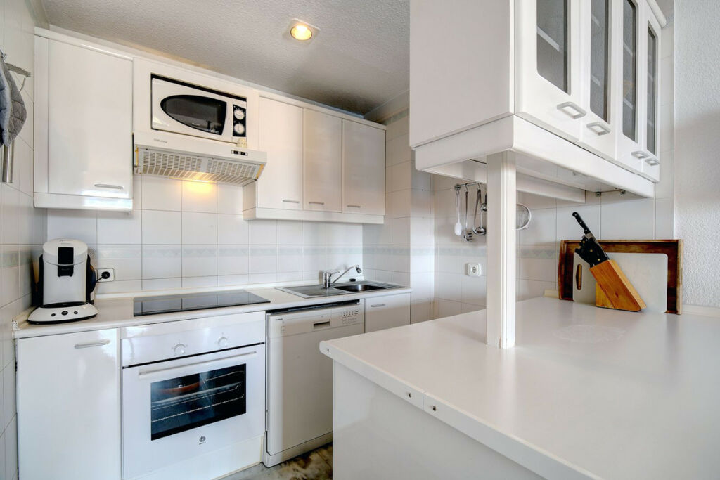 Middle Floor Apartment Estepona Málaga - image 7