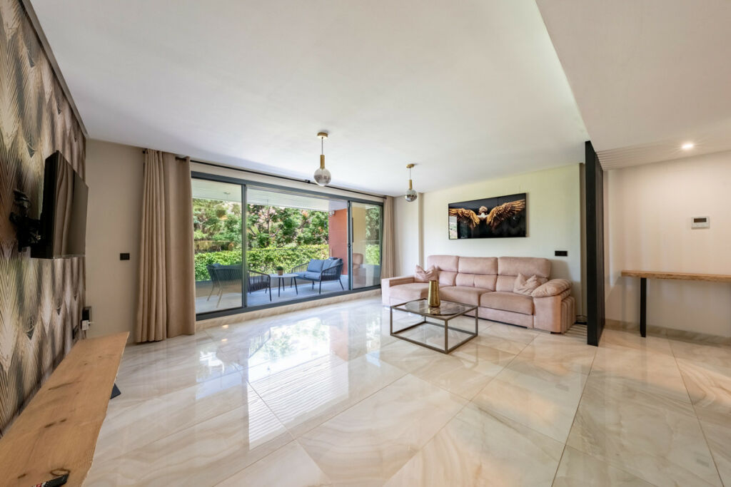 Ground Floor Apartment Benahavís Málaga - image 7