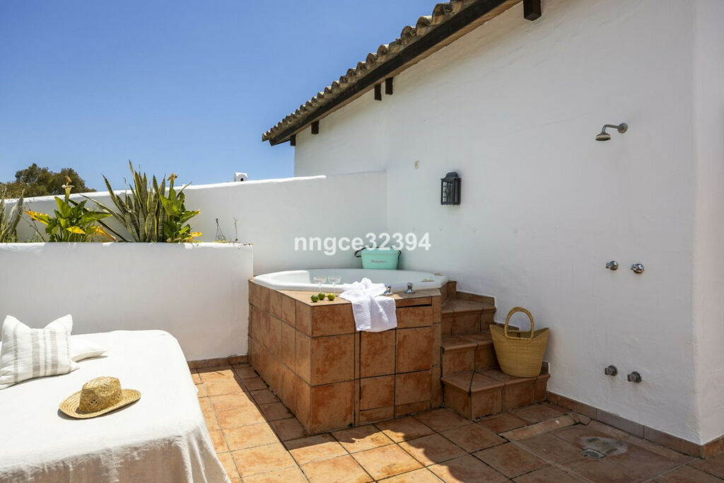 Townhouse Nagüeles Málaga - image 8