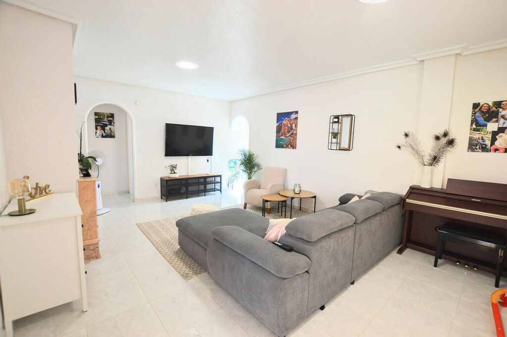 Detached Villa Los Altos Alicante - image 7