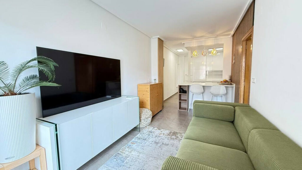 Middle Floor Apartment Torrevieja Alicante - image 7