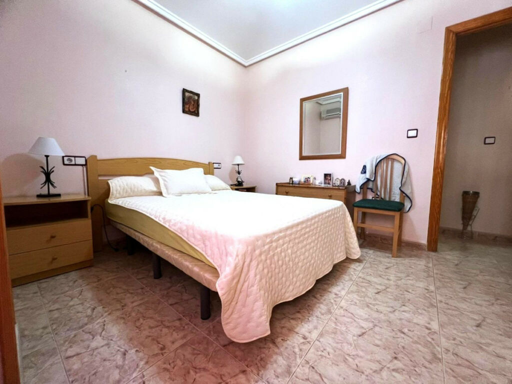 Middle Floor Apartment Guardamar del Segura Alicante - image 7