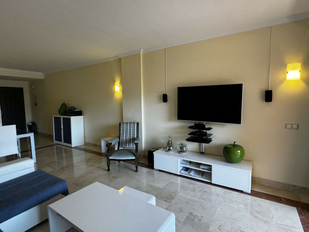Middle Floor Apartment Estepona Málaga - image 6