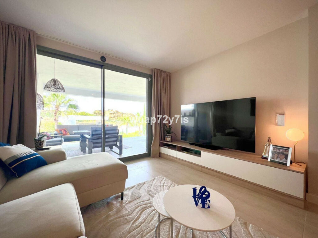 Middle Floor Apartment Estepona Málaga - image 7