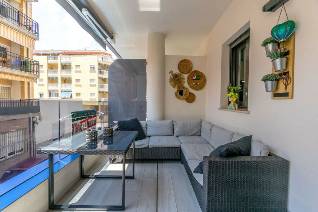 Middle Floor Apartment Torrevieja Alicante - image 7
