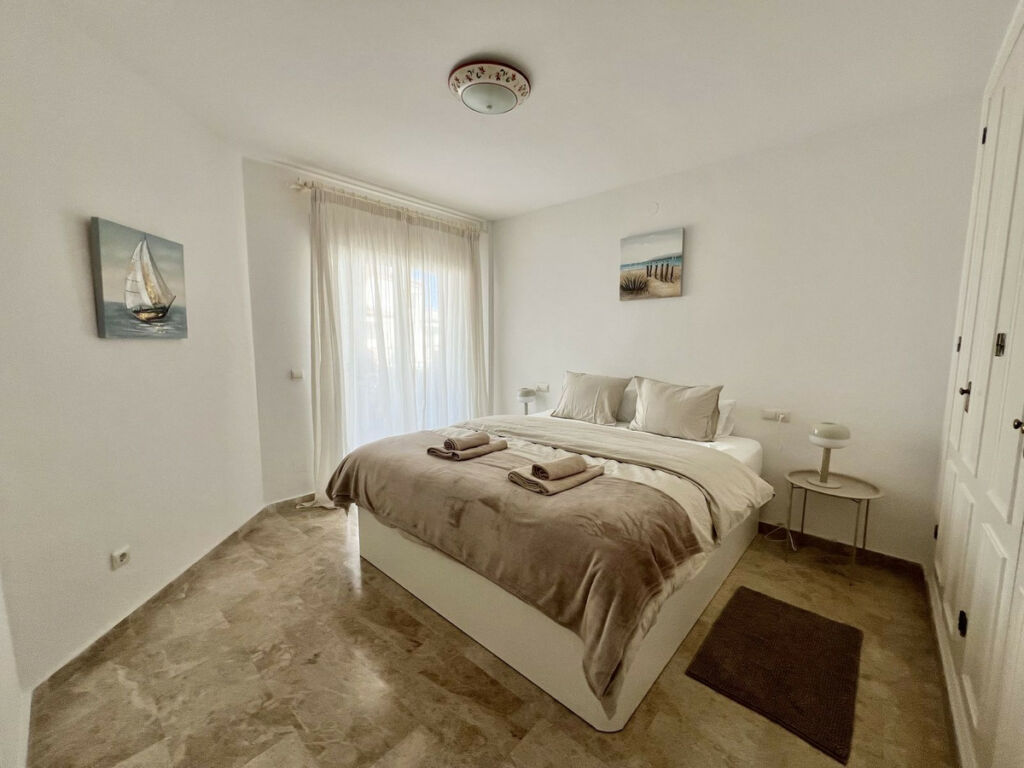 Middle Floor Apartment Calahonda Málaga - image 7